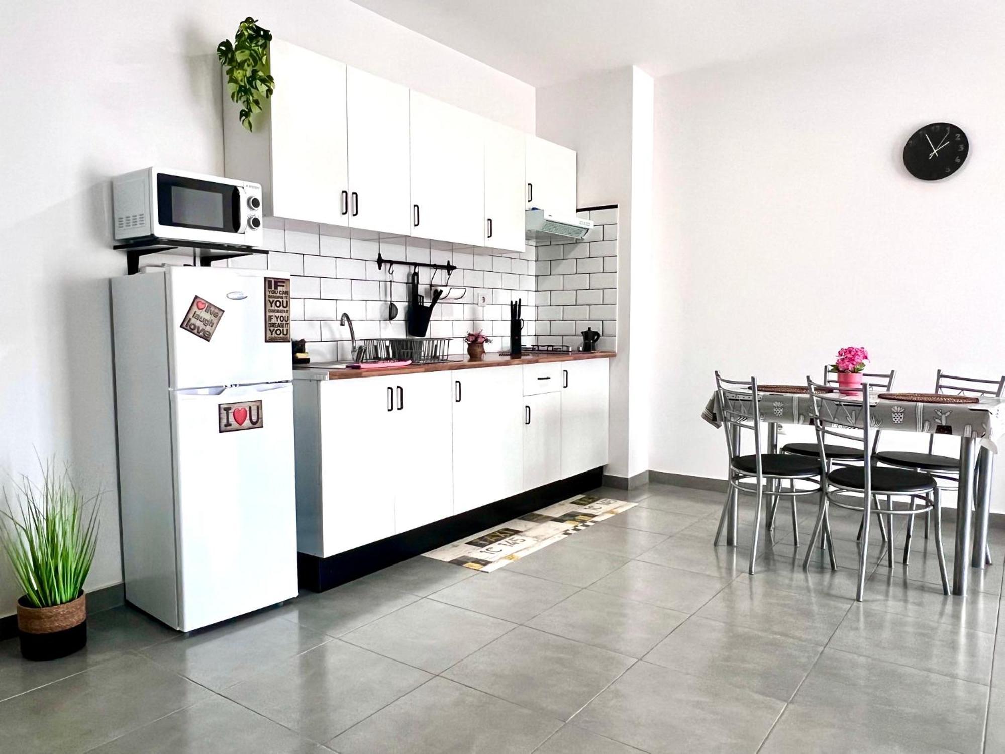 Animos! Apartments - 10 Modern Apartments Near The City & Beach, Perfect For Nomads, Travellers, Families, Watersports! Santa Maria Exterior photo